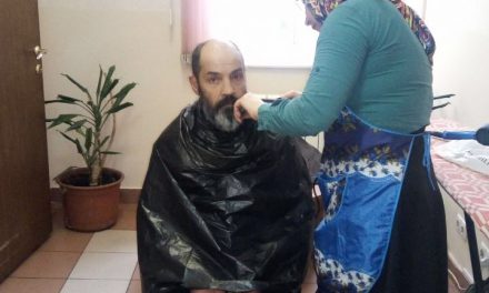 Мобильная парикмахерская для бездомных
