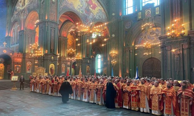 Божественная литургия в соборе в честь Воскресения Христова