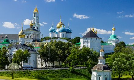 Приглашаем в паломническую поездку в Лавру!